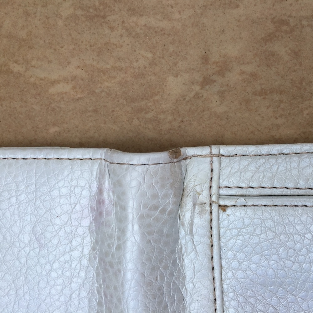 Guess Wallet - Picture 6 of 8